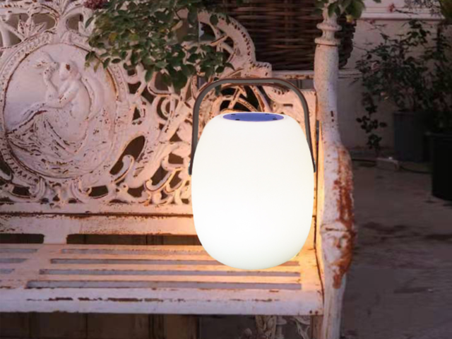 Lampe led avec enceinte – Luminaria. Cette lampe d’extérieure dispose de 9 couleurs, elle trouvera sa place aussi bien dans votre intérieur que dans votre extérieur pour une ambiance cocooning. Cette lampe vous permettra de finir vos soirées en beauté dans votre jardin ou terrasse.