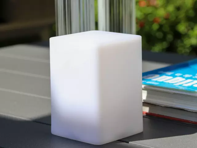 Lampe led cube - Luminaria. Découvrez notre lampe led cube Luminaria. Cette lampe d’extérieure dispose de 16 couleurs, elle trouvera sa place aussi bien dans votre intérieur que dans votre extérieur pour une ambiance cocooning.