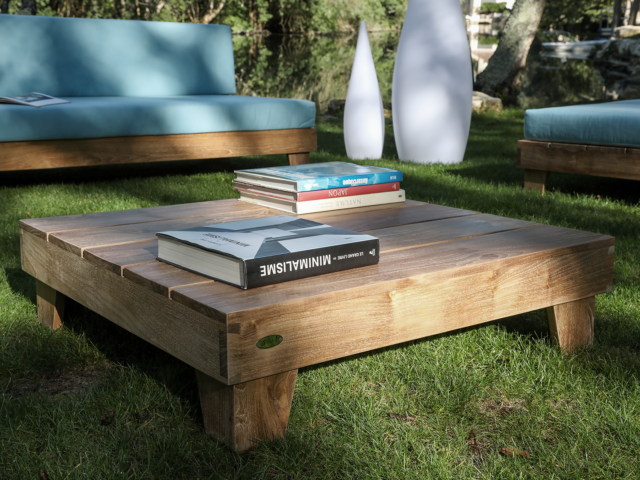 Table basse / pouf en Teck avec coussin polyester - Mubally. Offrez-vous des moments de détente dans votre jardin ou terrasse avec cette table basse/pouf en Teck.