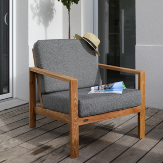 Fauteuil bas en Teck avec coussin polyester – Divano avec coussins Sunbrella Gris Flanelle. Doté d’un ponçage ultra fin et d’une certification SVLK (Teck légal suivant exigences européennes), notre fauteuil bas en Teck avec coussin Sunbrella® – Divano vous assure une durabilité exceptionnelle et une finition lisse.