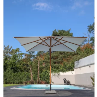 Découvrez notre parasol 3x3 Solarius en toile Sunbrella, alliant style et fonctionnalité. Fabriqué avec des matériaux haut de gamme, ce parasol offre une protection durable contre le soleil