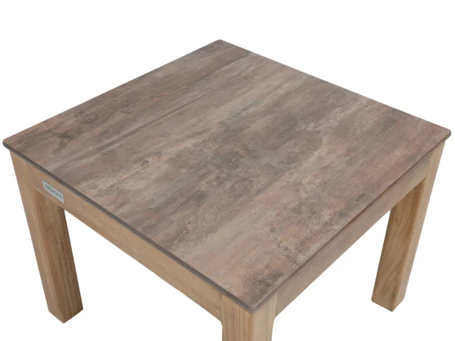 Cette image représente une Table fixe en Teck carrée avec plateau HPL Bois pétrifié Tivoli